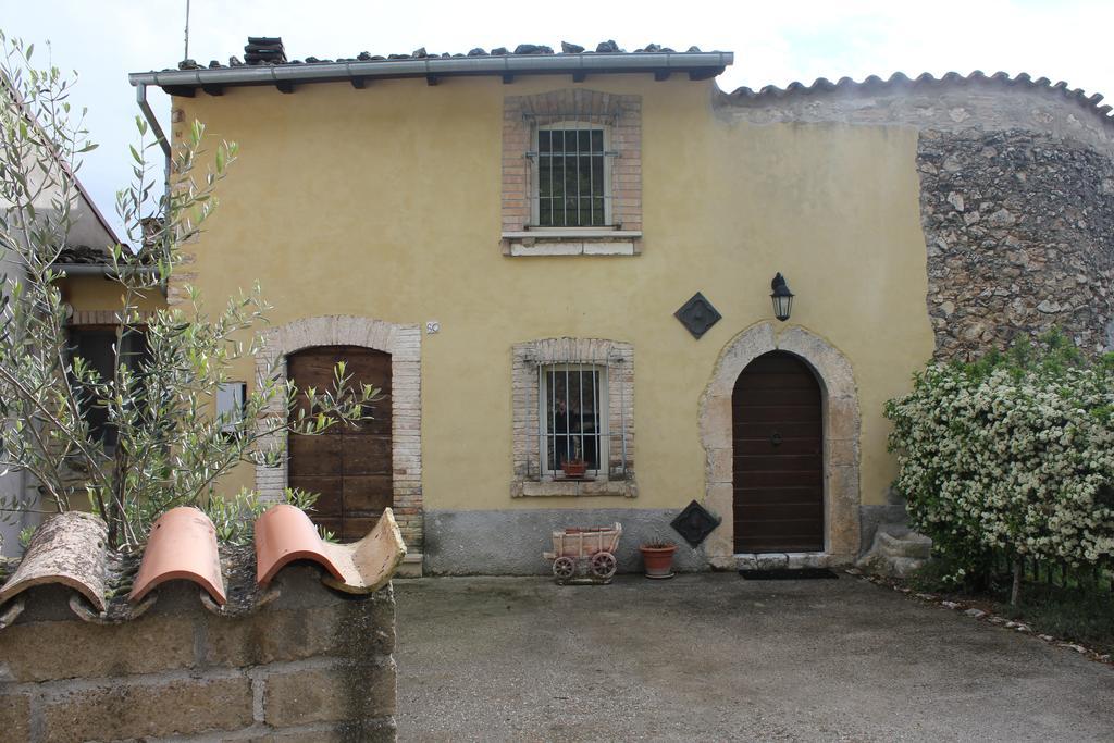 Agriturismo La Casa Dello Zafferano Villa San Pio delle Camere Cameră foto